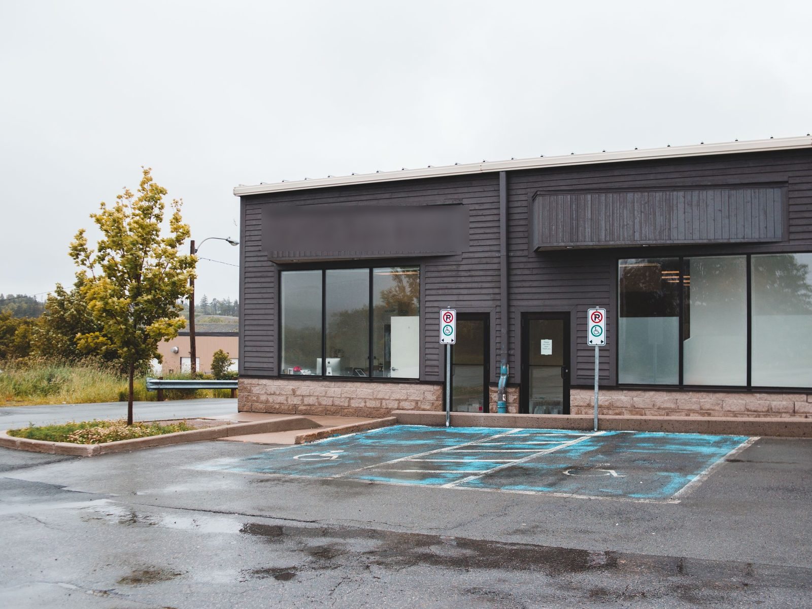 Vacant single-story commercial unit